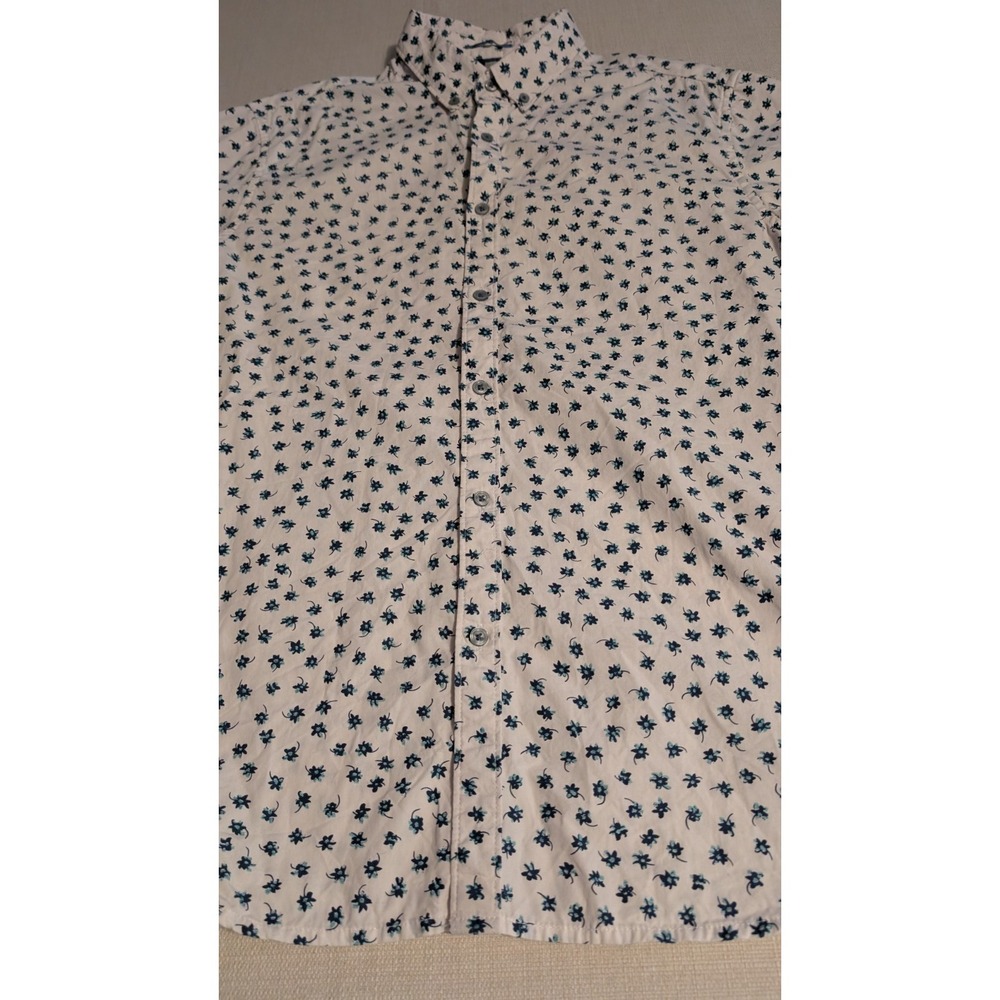 Denim & Flower, Short Sleeve, Size Medium Blue Floral Shirt